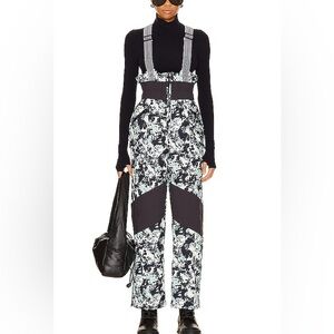FP Movement All Prepped Ski Bib Wild Floral Combo
FREE PEOPLE Size XS $498 NWOT
